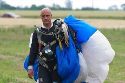 Sergio Chiappero, e 55 años, era un experimentado instructor de paracaidismo