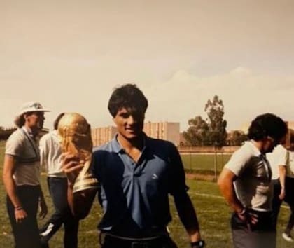 Sergio Goycochea con la Copa del Mundo