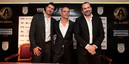 Sergio Hernández con el interventor Juan Susbielles y el director deportivo Juan Espil