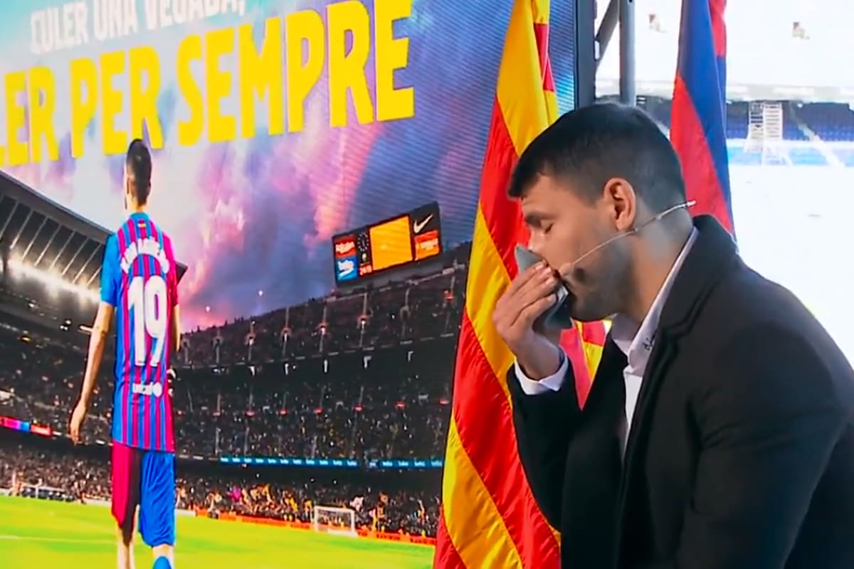 Sergio "Kun" Agüero, emocionado antes de comenzar la conferencia de prensa en la que anunció su retiro como futbolista profesional por una arritimia cardíaca maligna.