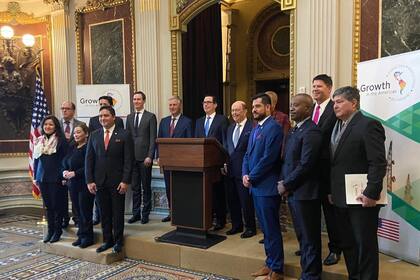 Sergio Lanziani, secretario de Energía, en el programa América Crece, junto con el secretario del Tesoro de Estados Unidos, Steven Mnuchin