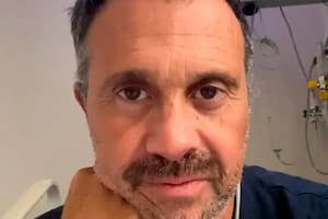 Sergio Lapegüe, que se encuentra internado por complicaciones de su cuadro de Covid-19, abandonó la terapia intensiva para ingresar a una sala común. Su esposa, Bochi, festejó la noticia con un video desde el exterior de la clínica