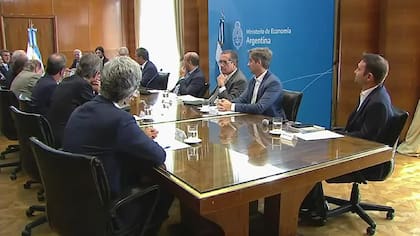 Sergio Massa anunció el canje de deuda por 9,8 billones de pesos