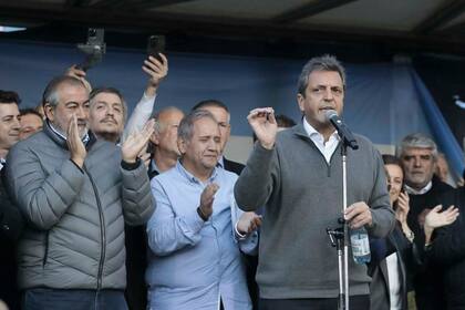 Sergio Massa anunció la quita del impuesto a las ganancias frente al Ministerio de Economía