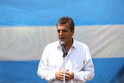 Sergio Massa, candidato a presidente por Union por la Patria, agradeció a las autoridades de mesa y a las fuerzas de seguridad, y aseguró que es obligación del Gobierno cuidar a la gente, los trabajos y ahorros