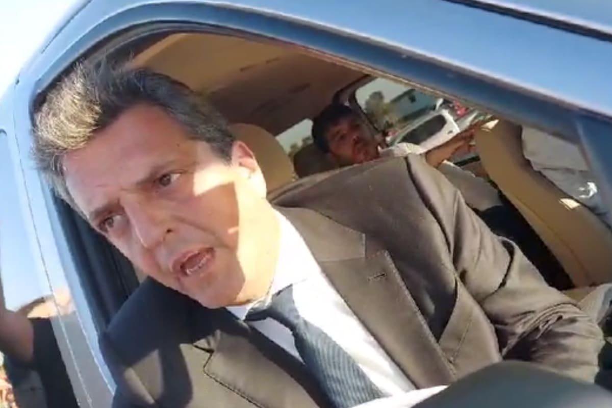 Sergio Massa charló brevemente con productores lecheros de la cuenca de Villa María, Córdoba