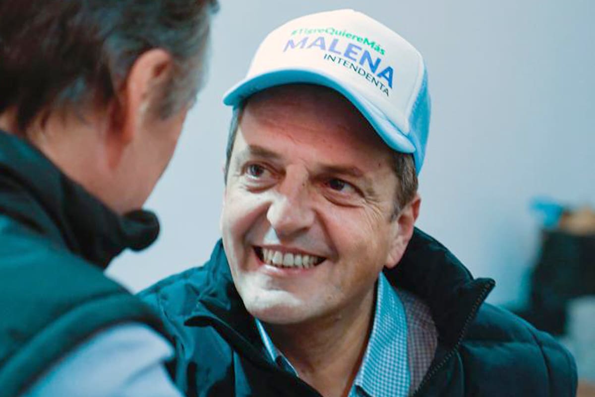 Sergio Massa, con una gorra que promueve la candidatura de Malena Galmarini en Tigre