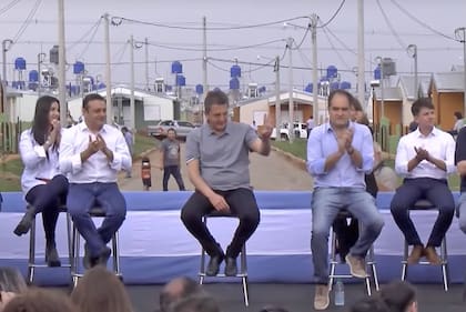 Sergio Massa durante la entrega de viviendas del Programa Casa Propia, en el barrio Itaembé Guazú de Posadas