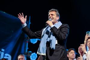 Sergio Massa durante su festejo en el búnker de Unión por la Patria