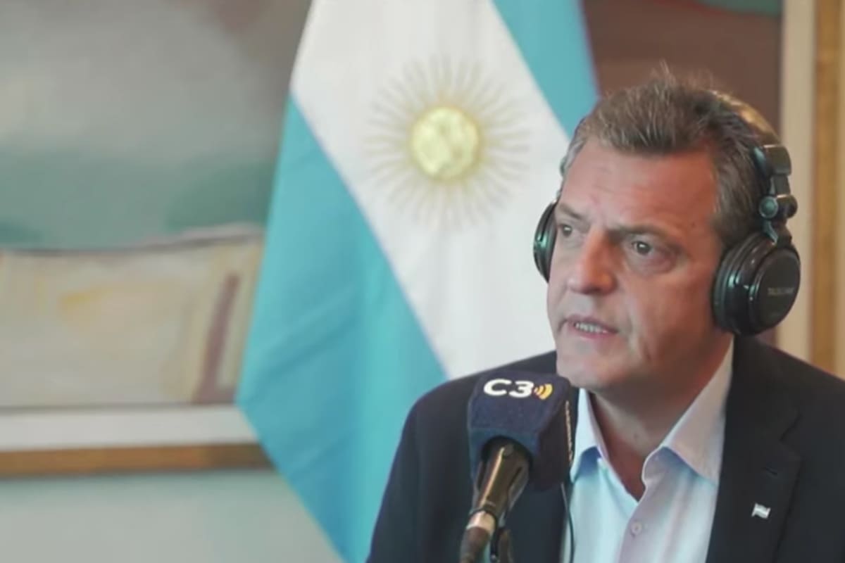 Sergio Massa durante una entrevista con Cadena 3