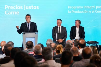 Sergio Massa, el titular de la Afip, Carlos Castagneto, y el secretario de Agricultura, Juan José Bahillo