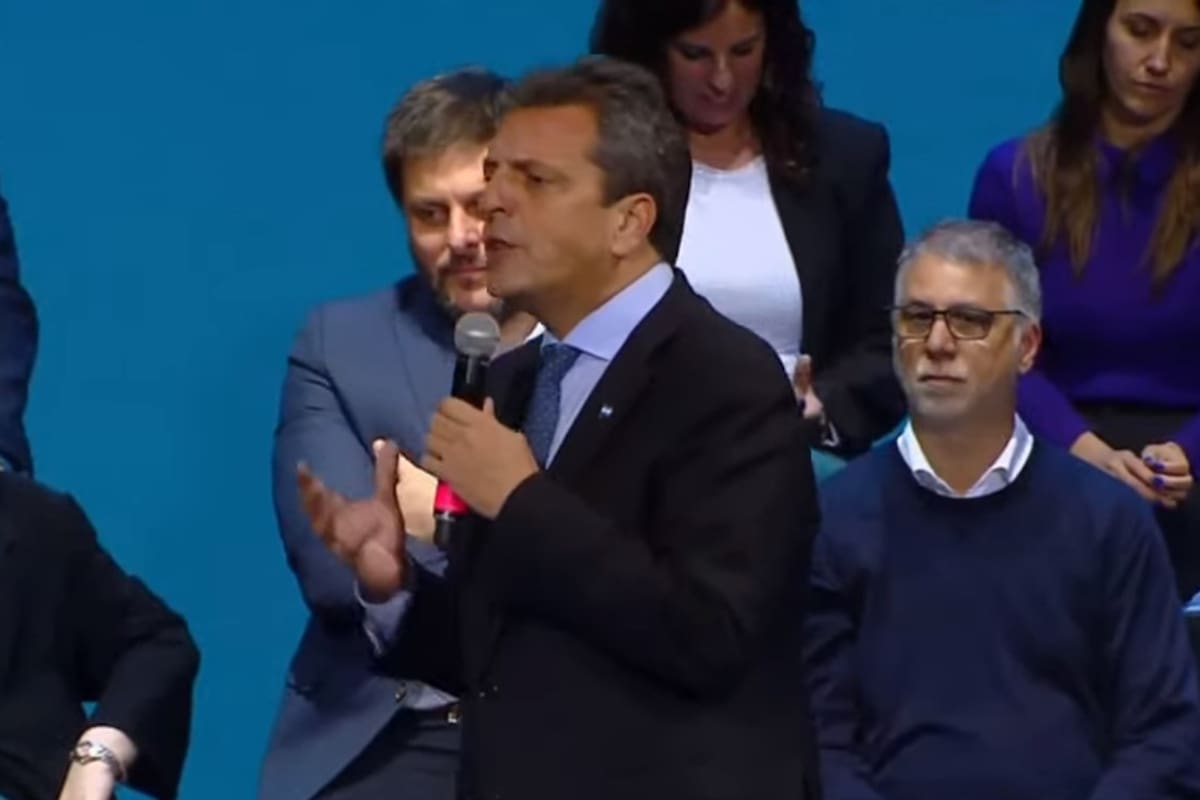 Sergio Massa en el cierre de campaña de Leandro Santoro.