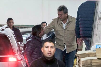 Sergio Massa en el garage de Matheu; luego estuvo en la mesa chica de la expresidenta