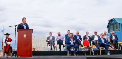 Sergio Massa en un acto en la provincia de Salta junto a los gobernadores del Norte Grande Gustavo Saenz, Gerardo Zamora, Gildo Insfrán, Juan Manzur, Oscar Herrera Ahuad, Gustavo Valdez, Gerardo Morales, Raúl Jalil y Ricardo Quintela