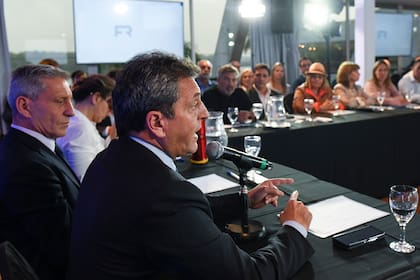 Sergio Massa encabezó la mesa del Frente Renovador para convocar al congreso del partido