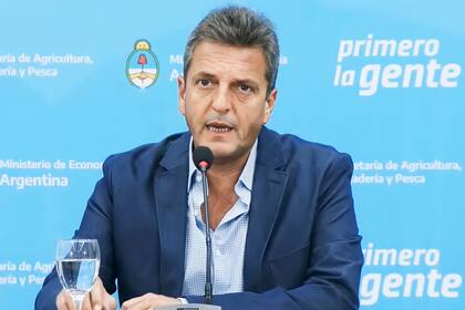 Sergio Massa enfrenta un duro momento para la economía, con el blue en alza
