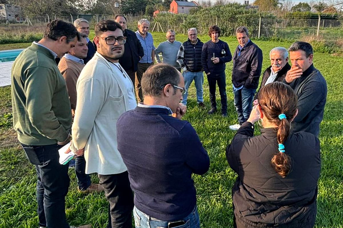 Sergio Massa junto a intendentes