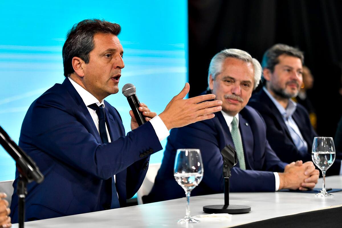 Sergio Massa, junto a Alberto Fernández; Luis Novaresio reveló que al actual ministro de Economía “Le ofrecieron un cargo importantísimo”, pero lo habría rechazado por sus aspiraciones presidenciales