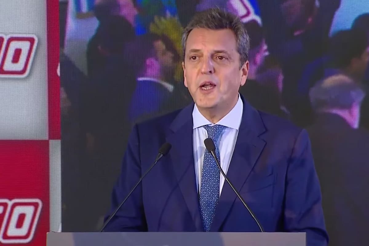 Sergio Massa junto a Alfredo Coto durante la inauguración de una sucursal de Supermercados Coto