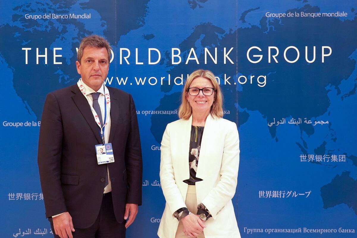 Sergio Massa junto a Anna Bjerde, directora gerente de Operaciones del Banco Mundial, en Washington