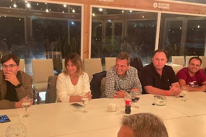 Sergio Massa junto a Malena Galmarini en la reunión con los intendentes bonaerenses del Frente Renovador