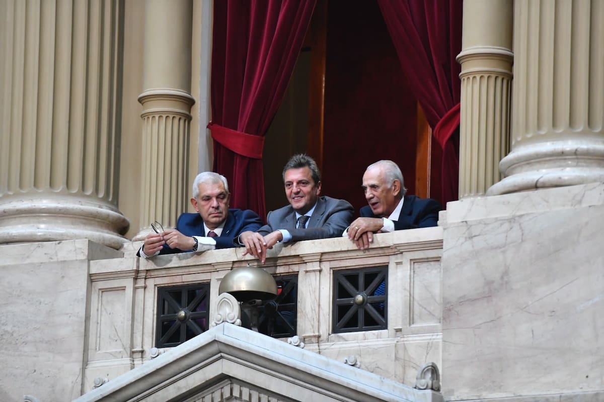 Sergio Massa junto a otros expresidentes de la Cámara de Diputados, Julián Domínguez y Eduardo Camaño