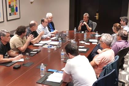 Sergio Massa mantuvo una reunión de trabajo con el equipo económico de cara a los encuentros de mañana con el Departamento del Tesoro y el FMI.