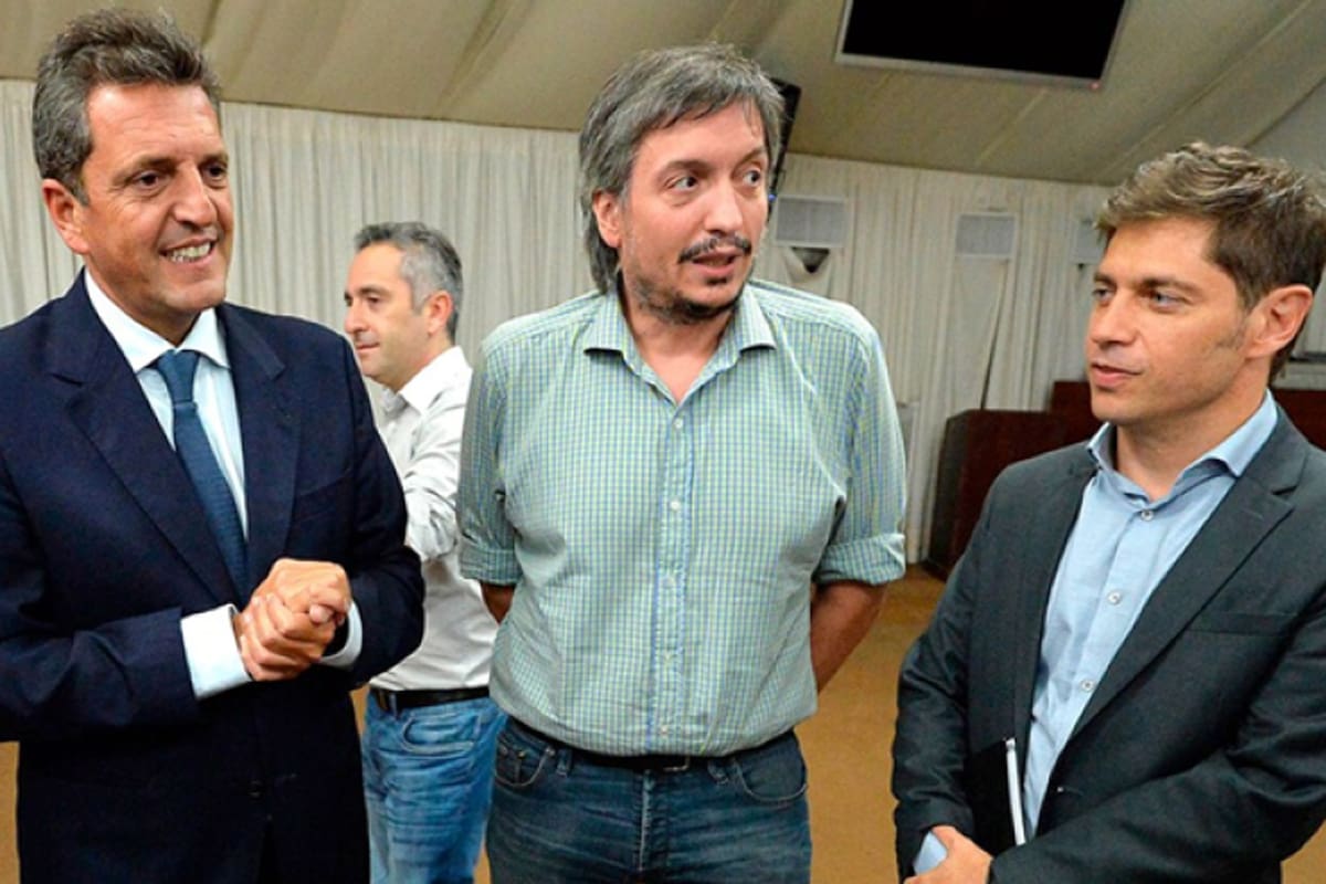 Sergio Massa, Máximo Kirchner y Axel Kicillof; atrás, Andrés Larroque