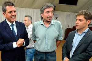 Sergio Massa, Máximo Kirchner y Axel Kicillof; atrás, Andrés Larroque