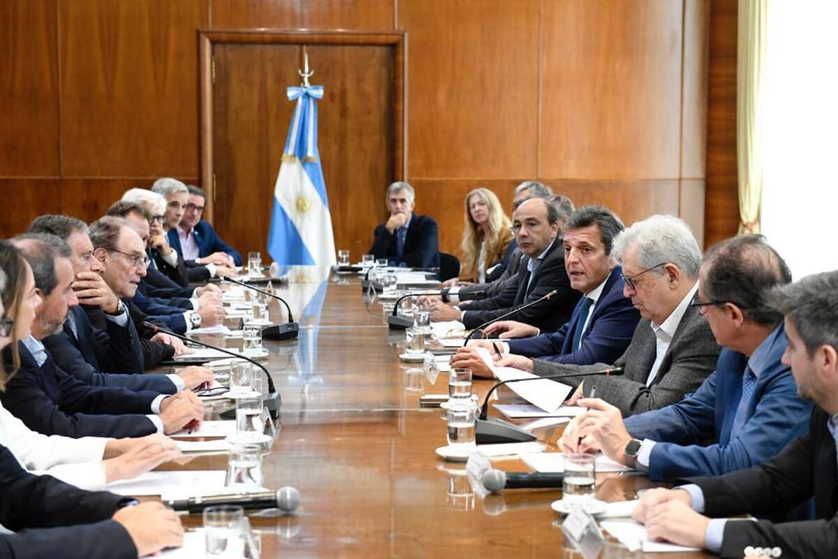 Sergio Massa reunido con bancarios y empresarios