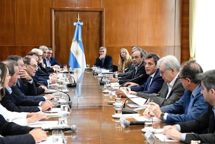 Sergio Massa reunido con banqueros