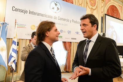 El ministro de Economía, Sergio Massa, y el presidente de Uruguay, Luis Lacalle Pou