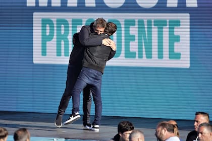 Sergio Massa y Axel Kicillof en el acto por el día de la Lealtad, cinco días antes de las elecciones generales