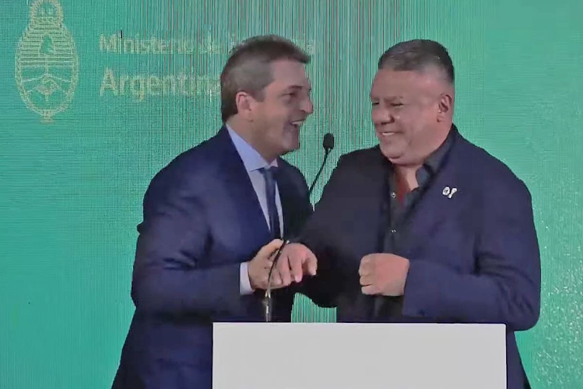 Sergio Massa y Chiqui Tapia durante el acto en Escobar