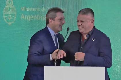 Sergio Massa y Chiqui Tapia durante el acto en Escobar