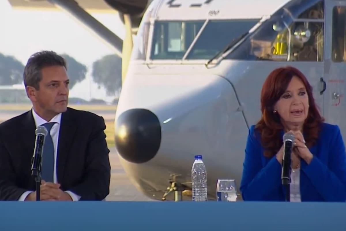 Sergio Massa y Cristina Kirchner; “vos sos medio fullero, che. Porque cada cosa que le digo me contesta: ‘te apuesto esto, te apuesto un costillar, te apuesto lo otro”, le dijo la vicepresidenta al ministro.