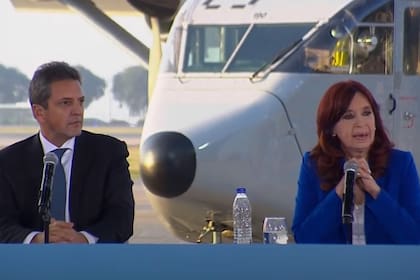Sergio Massa y Cristina Kirchner; “vos sos medio fullero, che. Porque cada cosa que le digo me contesta: ‘te apuesto esto, te apuesto un costillar, te apuesto lo otro”, le dijo la vicepresidenta al ministro.