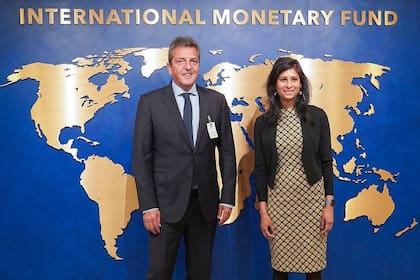 Sergio Massa y Gita Gopinath, subdirectora Gerente del FMI