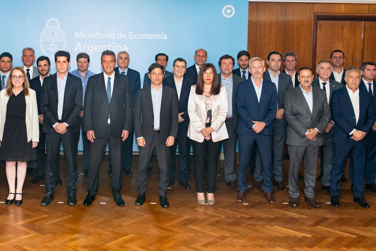 Sergio Massa y los gobernadores que fueron este miércoles al ministerio de Economía