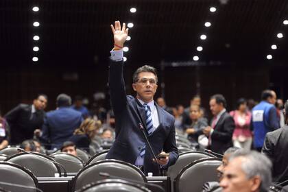 Sergio Mayer durante su participación en La Casa de los Famosos México, donde confesó que vivió como ilegal en Estados Unidos y fue deportado junto a su familia. Foto: Instagram @sergiomayerdiputado