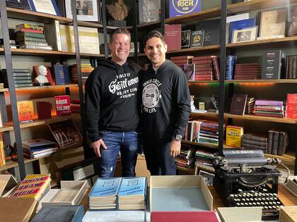 Sergio Perdomo junto a Russell Brunson, autor de "Expert Secrets"