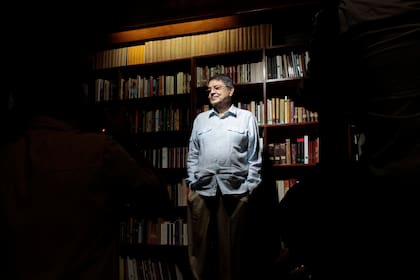 El escritor Sergio Ramírez en su casa de Managua, antes del exilio