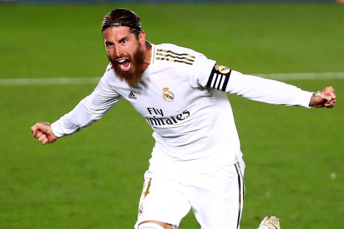 Sergio Ramos festeja su tanto. Real Madrid se afirma como líder de la Liga de España y va camino al título