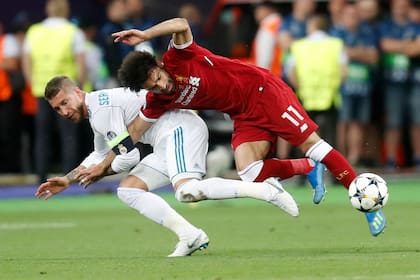 Sergio Ramos y Mo Salah, en la final de la Champions
