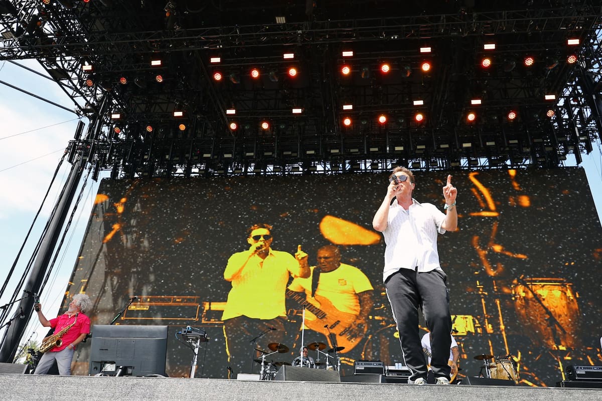 Sergio Rotman y Vicentico de Los Fabulosos Cadillacs se presentan en el Teatro al aire libre durante el Festival de Música y Artes de Coachella Valley 2023, el 16 de abril de 2023 en Indio, California (Foto de Arturo Holmes/Getty Images para Coachella)