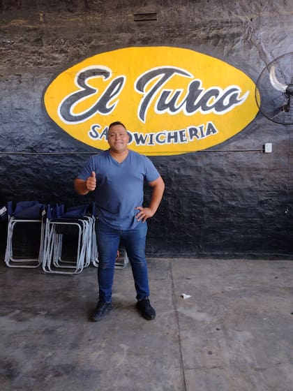 Sergio Santillán, dueño de El Turco y creador del llamado "milanosaurio"