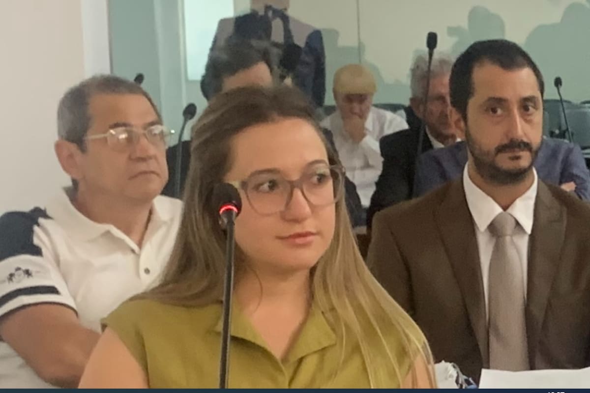 Sergio Schocklender, de blanco, en el inicio del juicio por los desvíos de dinero en Sueños Compartidos; también están acusados los exministros kirchneristas De Vido y José López