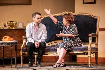 Sergio Surraco y Betiana Blum, en La pipa de la paz, en el Apolo