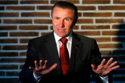 Sergey Bubka, gloria del atletismo, ahora dirigente, vinculado con una causa en Brasil