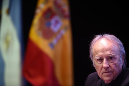 Serrat abandonó España por la orden de búsqueda y captura del régimen de Francisco Franco en 1975